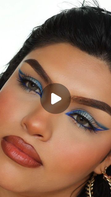 Anabella de Constanza on Instagram: "Idea de delineado" Makeup Azul, Chinese Makeup, Makeup Secret, Instagram Makeup, June 22, Girls Makeup, Beauty Shop, Makeup, On Instagram