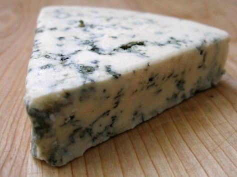 Blue Cheese Blue Cheese Dip Recipe, Moldy Cheese, Pear Ice Cream, Blue Cheese Dressing Recipe, Blue Cheese Recipes, Irish Cooking, Steak Pizza, Cheese Day, Blue Cheese Dip