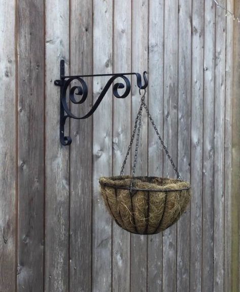 Landscaping Entryway, Plant Bracket, Flowering House Plants, Light Hanger, Hanging Basket Brackets, Wrought Iron Decor, Iron Gate Design, Blacksmith Projects, Bedroom Wall Designs