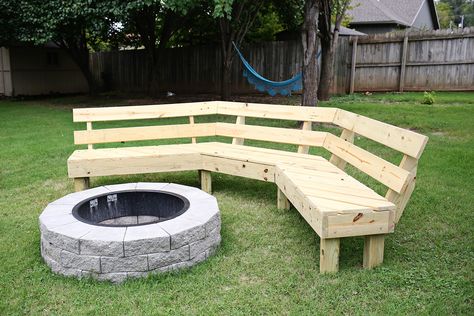 Firepit Bench (click for more info) Fire Pit Benches, Diy Fire Pit Ideas, Fire Pit Bench, Outdoor Fire Pit Area, Curved Bench, Fire Pit Furniture, Fire Pit Seating, Fire Pit Area, Diy Pool