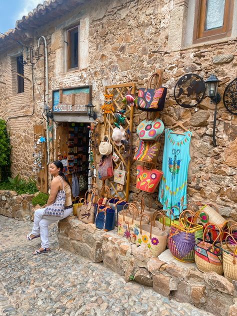 Tossa de Mar Los pueblos más bonitos de la Costa Brava Costa Brava Beach, Costa Brava Spain, Places In Spain, Stone Street, Hiking Routes, Senior Trip, Walking Routes, The Camino, Dream Places