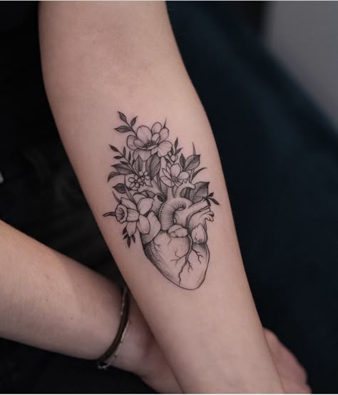 Real Heart Tattoos, Heart Flower Tattoo, Catrina Tattoo, Anatomical Heart Tattoo, Nurse Tattoo, Inspiration Tattoos, Heart Tattoo Designs, Tattoo Flash, Sleeve Tattoo