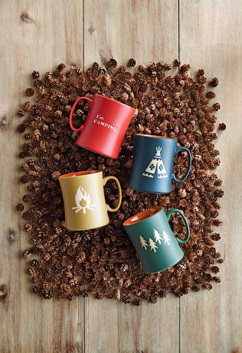 These camping-themed terra-cotta coffee mugs come packaged in equally campy gift boxes for Christmas. Camping Mug Designs, Rustic Lodge Decor, Sublimacion Ideas, Camping Mugs, Cabin Lighting, Camp Mug, Cabin Lodge, Camping Coffee, Lodge Decor