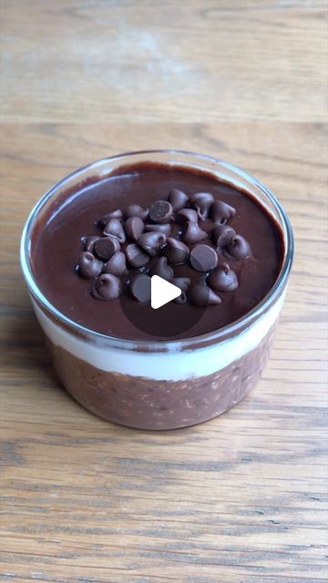 Matt Boxall on Instagram: "😍Low Calorie Overnight Oats!😍
-
-
Super healthy and great for weight loss!💪
-
-
🎯For +100 Recipes Check Out My Meal Plans Link In Bio!🚨
-
-
#weightlossrecipes #lowcalorierecipes" Chocolate Overnight Oats Recipe, Low Calorie Overnight Oats, Healthy Low Calorie Breakfast, Best High Protein Foods, Yummy Oatmeal, Heathy Snack, Low Cal Dessert, Oat Meal, Fast 800