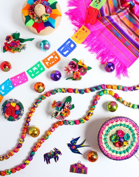 Fiesta Christmas tree decorations Fiesta Christmas Tree, Mexican Christmas Traditions, Fiesta Christmas, Christmas Fiesta, Mexican Christmas Decorations, Mexico Christmas, Ward Christmas Party, Christmas Tree Decorating Ideas, Christmas Tree Inspo