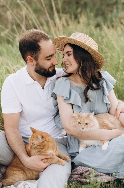 Prenup With Cats, Wedding Photos With Cats, Family Portrait With Cat, Family Photos With Cats, Cat Couple Photo, Engagement Photos With Cats, Cat Family Photos, Cat Family Photo, Couple With Cat