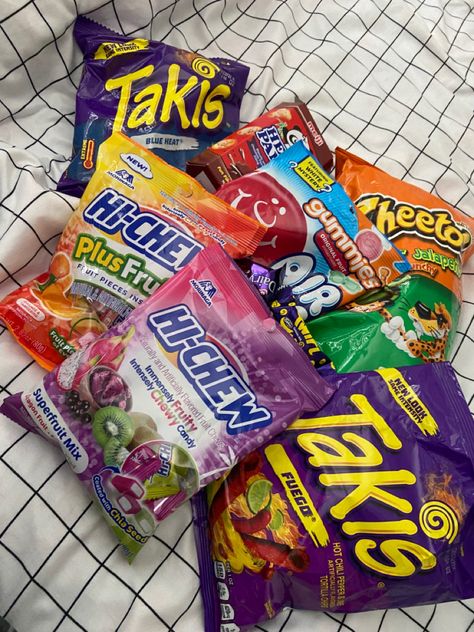 Hi Chew Aesthetic, American Candy Aesthetic, Movie Snacks Aesthetic, Snacks Sleepover, Food Snacks Aesthetic, Junk Food Snacks Aesthetic, Aesthetic Sleepover, Snacks Aesthetic, Sleepover Aesthetic