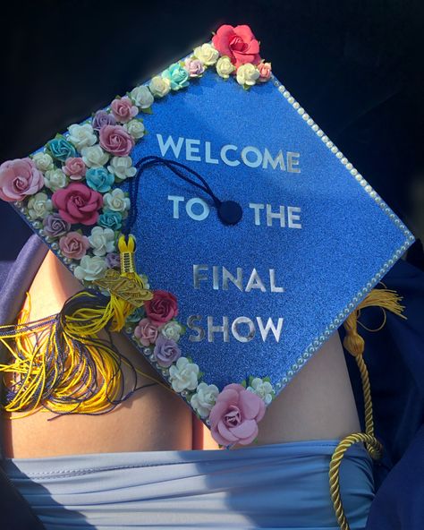 Welcome To The Final Show Grad Cap, Grad Cap Inspo High School, Hs Grad Cap, Billie Eilish Graduation Cap Ideas, Graduation Cap Harry Styles, Flower Grad Cap Ideas, Graphic Design Grad Cap, Harry Styles Cap Decoration, Twilight Grad Cap