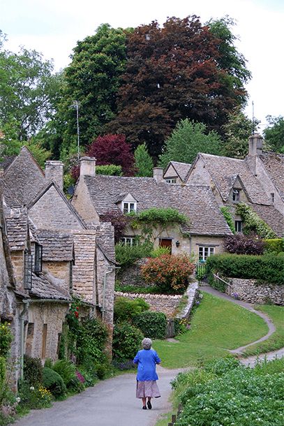 Just a couple of hours' drive away from London, England's Cotswolds villages feel like a world apart. Cotswolds Villages, Cotswolds England, England Countryside, Rick Steves, Old Stone Houses, English Village, British Countryside, England And Scotland, Beautiful Villages