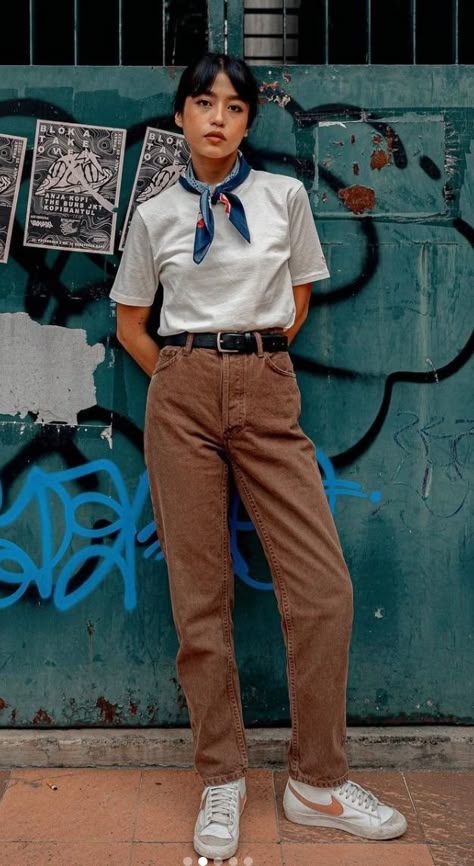 Professional Hipster Outfits, Wedding Guest Outfit Tomboy, Vintage Tomboy Aesthetic, Women Thrift Outfits, Librarian Fashion Aesthetic, Tomboy Femme Work Outfits, Casual Artist Outfit, Chic Lesbian Outfit, Gay Work Outfits