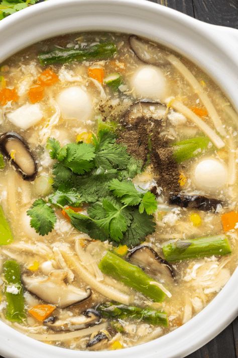 Soup Mang Cua Recipe, Vietnamese Soup Recipe, Crab And Asparagus, Vietnamese Breakfast, Sup Ikan, Vietnamese Grilled Pork, Vietnamese Foods, Asian Soups, Vietnamese Soup