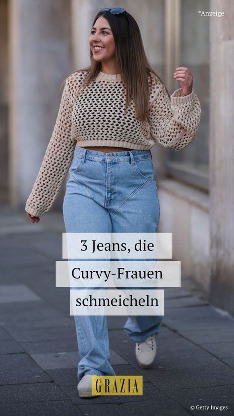 Wir haben uns auf die Suche nach Jeans gemacht, die Curvy-Frauen besonders schmeicheln und sind auf diese 3 zauberhaften Modelle gestoßen, die wir euch natürlich nicht vorenthalten wollen. High Waisted Wide Leg Jeans Outfit Curvy, Outfit Helle Jeans, Curvy Mom Jeans Outfit, Curvy Outfits Jeans, Curvy Jeans Outfit, Highwaist Jean Outfits, High Waist Jeans Outfit, High Waisted Wide Leg Jeans Outfit, Marlene Jeans