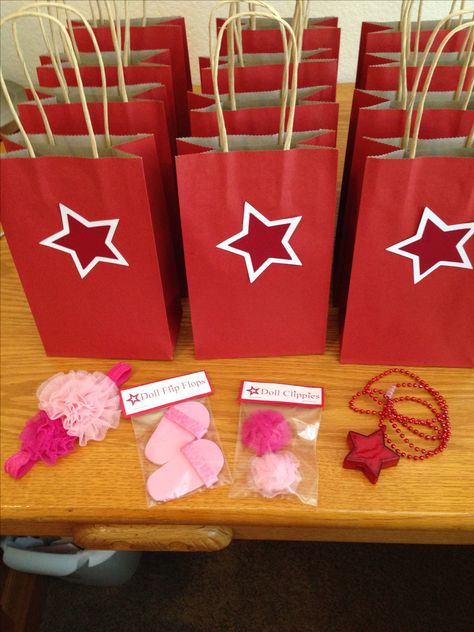 American girl doll party favor bags American Girl Doll Party, American Girl Birthday Party, American Girl Birthday, American Girl Parties, American Girl Diy, American Girl Doll Diy, Girl Bday Party, American Girl Doll Crafts, American Girl Crafts