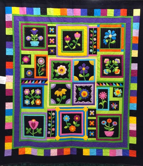 The Curious Kansas Quilter: The Ultimate Learning Quilt - Stitcher's Garden #1 Watercolor Quilt, Flower Quilts, Garden Quilt, Fabric Designs, Applique Quilts, Having Fun, Quilt Patterns, Kansas, Projects To Try