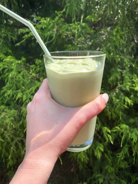 Smoothie Banana, Avocado Smoothie Recipe, Unflavored Protein Powder, Post Workout Drink, Healthy Breakfast Smoothies, Avocado Smoothie, Plant Based Milk, Ripe Avocado, Breakfast Smoothies