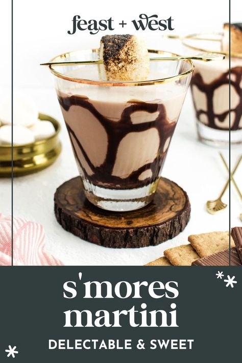 Meet the S'mores Martini: a decadent, indulgent cocktail blending chocolate liqueur, marshmallow vodka and graham crackers in a single glass. Cocktails With Marshmallows, Baileys Smores Martini, S’mores Espresso Martini Recipe, Marshmallow Bourbon Cocktail, Marshmallow Vodka Drinks, S’mores Shots, Smores Shots Alcohol, S’more Martini, S'mores Cocktail