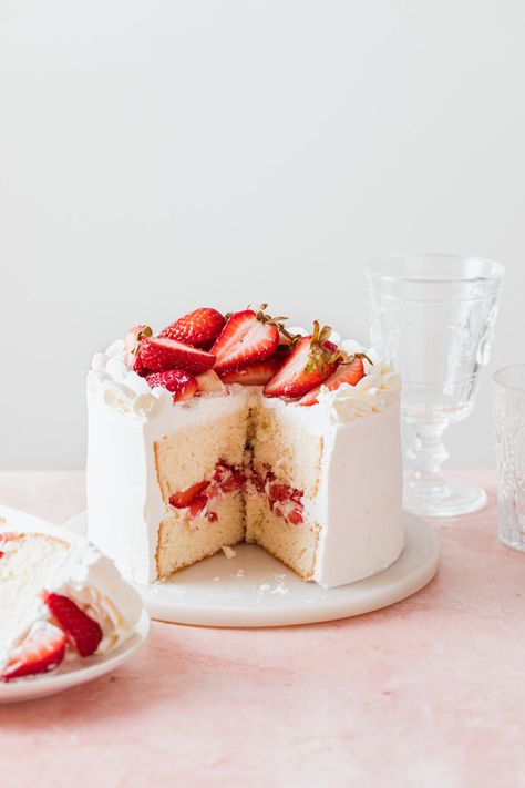 Mini Strawberry Chiffon Cake — Style Sweet Strawberry Chiffon Cake Recipe, Strawberry Chiffon Cake, Strawberry Chiffon, Chiffon Cake Recipe, Cakes To Make, Desserts Ideas, Sweetened Whipped Cream, Strawberry Cake Recipes, Layer Cake Recipes