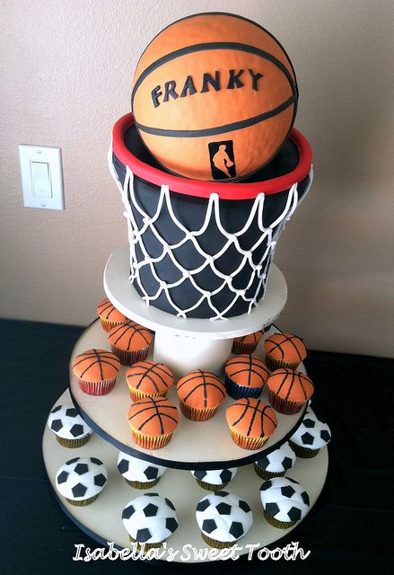 basketball net cake by Isabella's sweet tooth (johanna), via Flickr Soccer And Basketball Birthday Party, Cakes Basketball, Ball Desserts, Basketball Cakes, Soccer Cupcakes, Basketball Birthday Cake, Cake Valentine, Basketball Banquet, Basketball Party Ideas