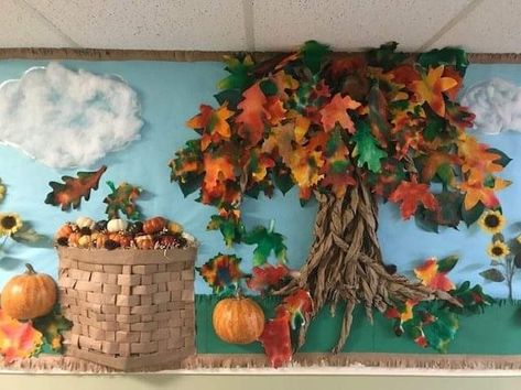 Autumn Display Boards, Fall Festival Decorations, Bulletin Board Tree, Fall Bulletin Board, Daycare Decor, Thanksgiving Classroom, Fall Classroom Decorations, Fall Bulletin Boards, Diy Preschool