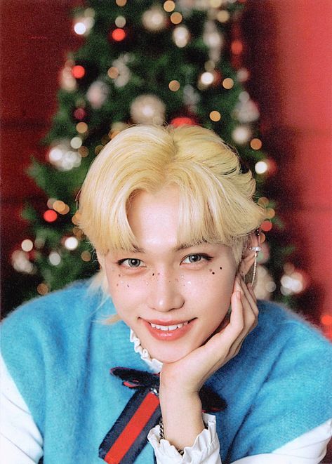 Whatsapp Wallpaper Cute, In My Dreams, Stay With Me, Christmas Icons, Skz In Cute, Lee Felix, Felix Stray Kids, Red Aesthetic, Kids Wallpaper