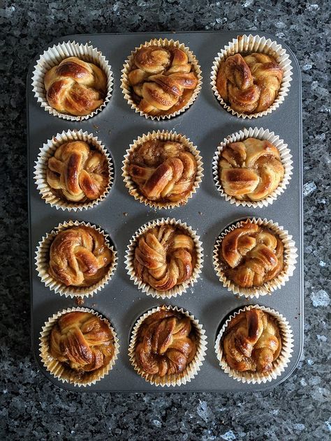 Richard Bertinet Cinnamon Buns, Twisted Cinnamon Buns, Nadiya Hussain Recipes, Best Buns, Making Cinnamon Rolls, Richard Bertinet, Cinnamon Bun Recipe, Rolls Homemade, Cinnamon Twists