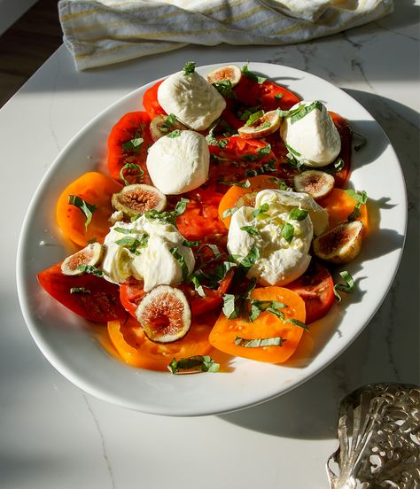 Burrata Fig Salad w/ Heirloom Tomatoes Fig Salad, Heirloom Tomato Salad, Burrata Cheese, Dinner Party Recipes, Party Recipes, Heirloom Tomatoes, Tomato Salad, Pretty Food, Good Eats