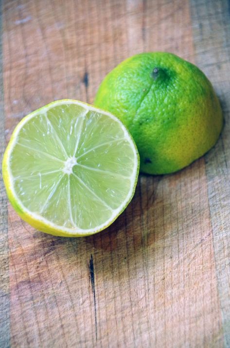 What to do with old limes What To Do With Limes, Fresh Lemon Recipes, Orange Peels Uses, Lime Uses, Boil Lemons, Key Diy, How To Make Margaritas, Drinking Hot Water, Lemon Water Benefits