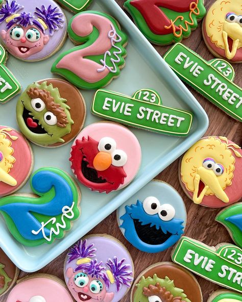 Sesame Street cookies!! 💚💛💙❤️ I remember when my lil bb used to watch Sesame Street 🥹 I usually don’t like to do character cookies but Sesame Street will always have my heart. 💕 Which character is your fav? Mine would probably be Oscar the Grouch. 🗑️🐛💚 . . . . . . . #designercookies #cookier #sugarcookiedecorating #sugarcookies #instacookies #sugarcookiesofinstagram #decoratedsugarcookies #satisfying #austinfood #cookietutorial #cookieart #relaxing #baker #desserttable #royalicingcookies #... Elmo Cookies 2nd Birthday, Sesame Street Birthday Cookies, Sesame Street Cookies Decorated, Sesame Street Sugar Cookies, Sesame Street Treats, Sesame Street Christmas, Art Cookies, Sesame Cookies, Elmo Cookies