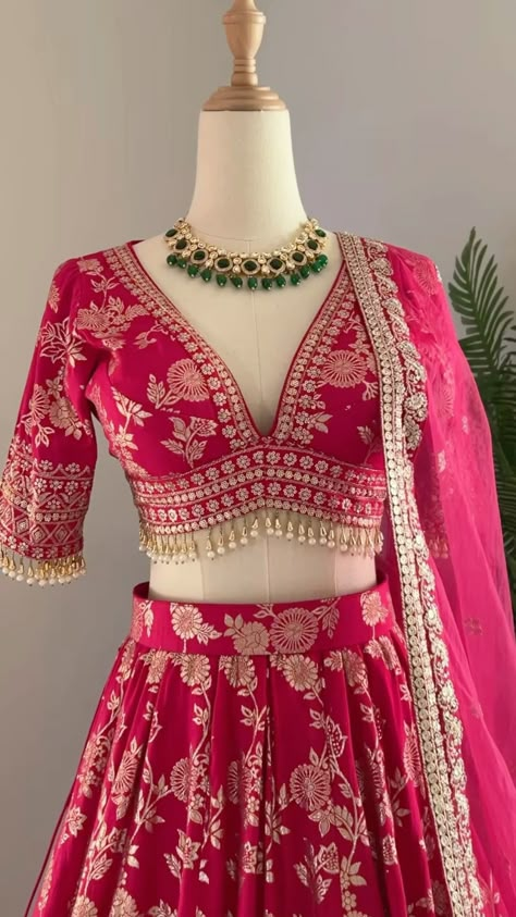 #blousedesignideas #lehenga Blouse Sleeves Design For Lehenga, Front Blouse Designs For Lehenga, Heavy Blouse Designs For Lehenga, Lehanga Wedding Designs, Lengha Outfit Ideas, Lehenga Blouse Stitching Designs, Lehenga Blouse Pattern Style, Heavy Lehenga With Plain Blouse, Lengha Stitching Ideas