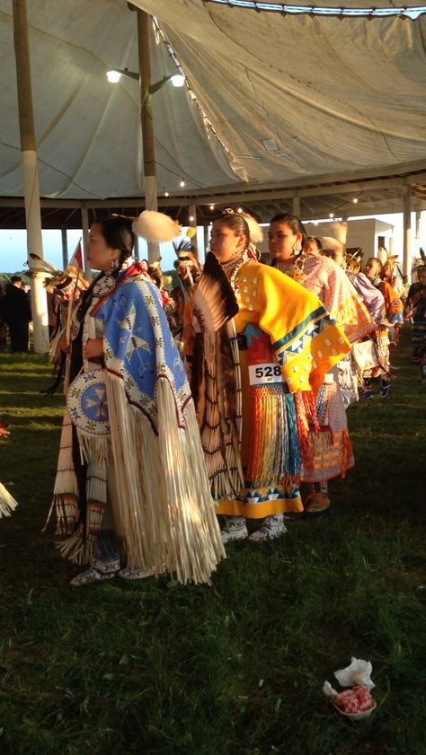 Pow Wow Aesthetic, Wow Aesthetic, Indigenous Dance, Beadwork Projects, Fancy Shawl Regalia, Cultural Photography, Buckskin Dress, Powwow Outfits, Fancy Shawl