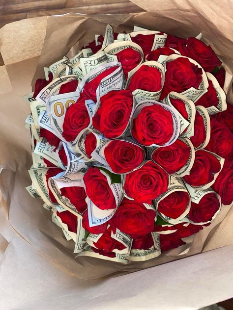 Heart With Money, Spoiled Girlfriend Aesthetic, Rose Money, Flowers Red Rose, Roses Bouquet Gift, Birthday Flowers Bouquet, Luxury Flower Bouquets, Money Flowers, Money Bouquet