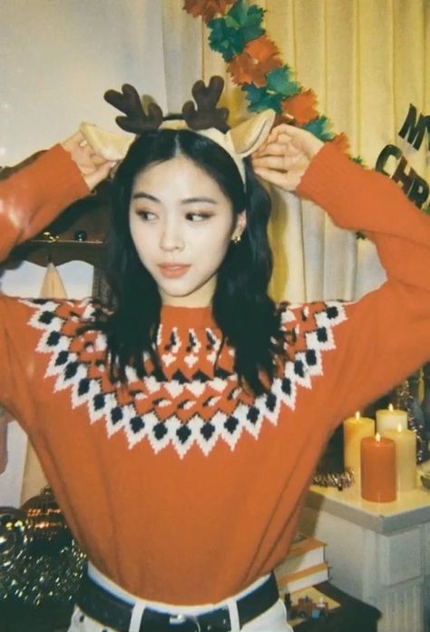 Ryujin Itzy Christmas, Ryujin Pics, Happy Merry Christmas, Christmas Decorations For Kids, Red Icons:), Instagram Christmas, Christmas Icons, Christmas Aesthetic, Kpop Girl Groups