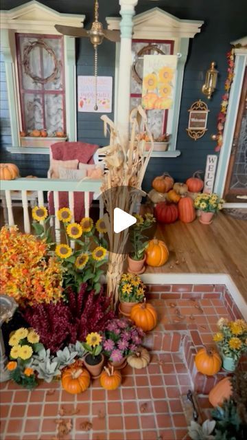 Kathleen Holmes | The outside of my dollhouse is now decorated for fall. 🌻🍁🍂 #dollhouse #miniature #miniatures #dollhouseminiatures #oneinchscale #dailymini... | Instagram Fall Dollhouse Ideas, Kathleen Holmes Dollhouse, Fall Dollhouse, Dollhouse Landscaping, Maileg Mouse, Fall Mini, One Inch, Dollhouse Miniatures, Pumpkins