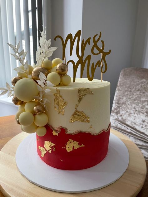 Red Anniversary Cake, Bride To Be Cakes Ideas, Marriage Dresses, Cakes Without Fondant, Engagement Party Cake, Fondant Cakes Birthday, Decorative Cakes, Red Cake, Bakery Ideas