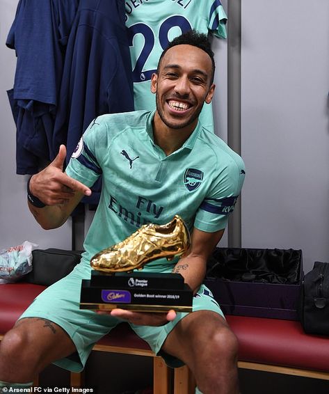 Mohamed Salah, Sadio Mane and Pierre-Emerick Aubameyang share Premier League Golden Boot award | Sterling Manchester City, Aubameyang Arsenal, Paul Pogba Manchester United, Arsenal Fc Players, Mohamed Salah Liverpool, Pierre Emerick Aubameyang, Football Artwork, Sadio Mane, Pierre-emerick Aubameyang