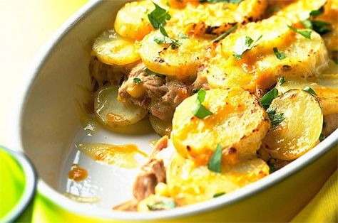 Tuna and potato layer | Tuna recipes | Cheap recipes recipe - goodtoknow Quick Tuna Recipes, Tinned Tuna Recipes, Tuna Potato, Tuna Pie, Tuna Bake, Dinners Under 500 Calories, Cheap Family Meals, Diner Recept, Grilled Potatoes