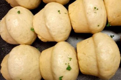 Steamed Bread Recipe, Yeast Dough Recipe, Steamed Bread, Doughnut Recipe Easy, Recipes With Yeast, Herb Bread, Yeast Bread Recipes, Cooling Rack, Doughnut Recipe