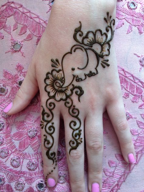 I can't get enough of elephants..... Henna Tattoo Designs Elephant, Mehendi Elephant Design, Henna Tattoo Designs Animals, Henna Animal Designs, Elephant Hand Tattoo, Henna Designs Kids, Animal Henna Designs, Elephant Henna Designs, Henna Kids