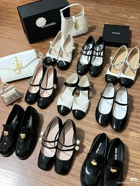 Dr Shoes, Dark Coquette, Girly Shoes, Aesthetic Shoes, Shoe Inspo, Mode Inspo, Dream Shoes, Pretty Shoes, Mode Inspiration