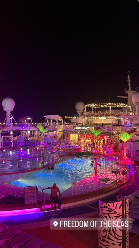 Cruise Ship Aesthetic, Cruise Picture Ideas, Bestie Vacation, Cruise Rooms, Cruise Aesthetic, Cruise Photography, Barbie Colors, Cruise Ship Pictures, Cruise Vibes