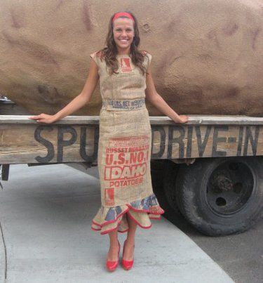 I remember hearing of “flour sack dresses” ever since my youth in the 1950s. But I recently discovered through rummaging the Internet that my concept of what the term meant was totally in error. I … Burlap Sack Dress, Gunny Sack Dress, Feed Sack Bags, Potato Sack, Sack Dress, Burlap Sacks, How To Make Skirt, Feed Bags, Denim Projects