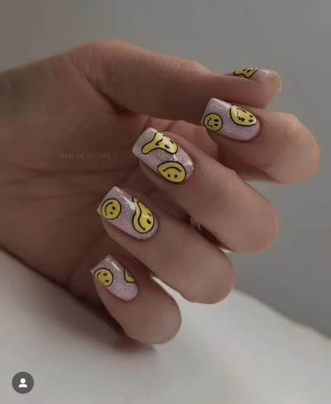 Melted Smiley Face Nails, Uñas Happy Face, Happy Face Nails, Nail Asthetic, Nails Smiley Face, Elegant Summer Nails, Nails Short Summer, Nail Colors Summer, Smile Nails