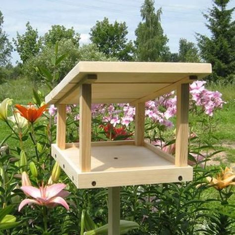 Diy Garden Decorations, Bird Feeder Stands, Bird Feeder Station, Wood Bird Feeder, Bird Feeder Plans, Wooden Bird Feeders, Homemade Bird Houses, Bird Tables, Bird Table