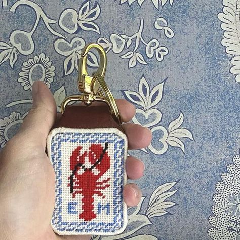 Needlepoint Keychain, Key Fobs Diy, Needlepoint Key Fob, Needlepoint Ideas, Cross Stitch Tutorial, Cute Sewing Projects, Needlepoint Christmas, Needlepoint Designs, Needle Point