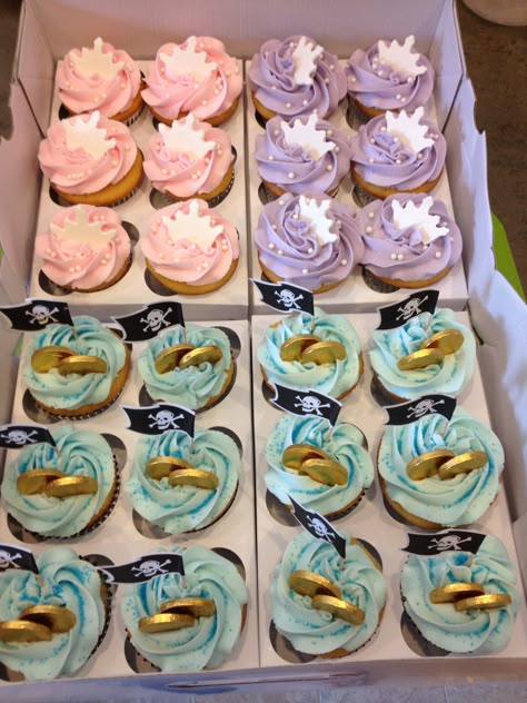 Pirate and Princess cupcakes Mermaid Pirate Cupcakes, Princess And Pirate Cake, Pixie And Pirates Birthday Party, Mermaid And Pirate Cupcakes, Fairy And Pirate Party, Mermaid And Pirate Birthday Cake, Pirates And Fairies Birthday Party, Princess And Pirate Party, Pirate Mermaid Birthday Party