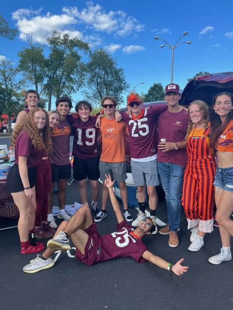 Gameday picture idea Gameday outfits Vt Game Day Outfit, Virginia Tech Game Day Outfit, September Mood, Tech Outfit, Group Picture, Dorm Inspo, Football Game Outfit, Virginia Tech Hokies, Dream College