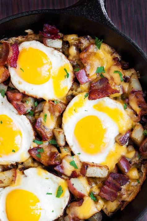 Country Breakfast Skillet, Sunny Side Up Eggs, Breakfast Skillet Recipes, Man Recipes, Country Breakfast, Grill Outdoor, Breakfast Skillet, Skillet Recipes, Cast Iron Skillet Recipes