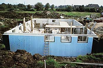 Insulating Underground Homes the Right Way Underground Homes Plans, House Underground, Rectangular House, Earth Ships, Underground Living, Earth Sheltered Homes, Underground Shelter, Underground House, Sheltered Housing