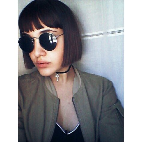 Pin for Later: One Wig, 14 Costumes: How to Create Multiple Looks From a Single Purchase Mathilda (The Professional) In Natalie Portman's first film, she sported a black bob. Get the rest of her look by adding a choker necklace and round sunglasses to your costume! Black Bob, Halloween Wigs, Halloween 2016, Black Wig, Smart Living, Natalie Portman, Halloween Costumes Women, Bob Wigs, Round Sunglass Women