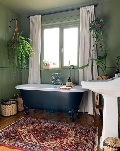 Witchy Bathroom Decor, Witchy Bathroom, Country Style Architecture, Small Bathroom Decor Ideas, Lime Green Walls, Green Bathroom Decor, Mint Green Walls, Decorating Bathroom, Sage Green Walls